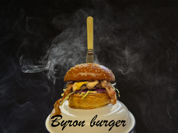 Byron burger tálalva