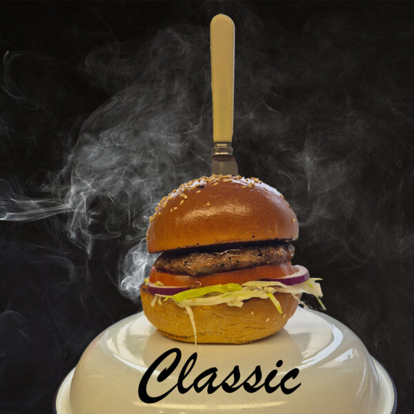 Classic burger tálalva