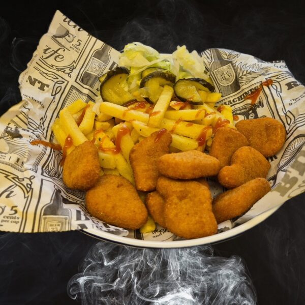 Nuggets sültkrumplival tálalva