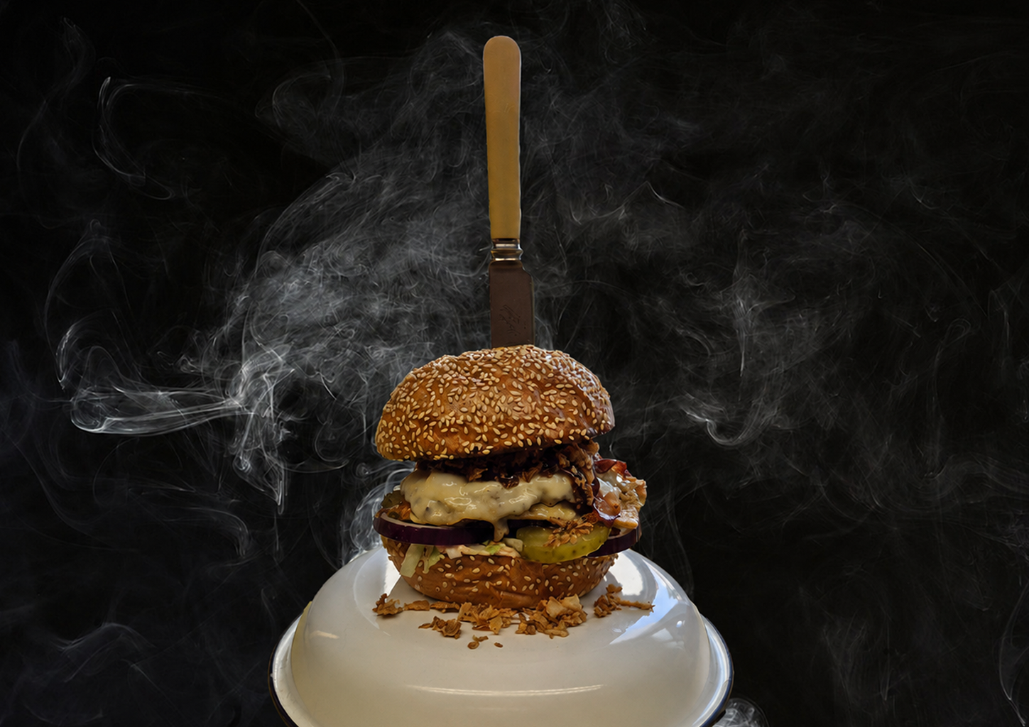 Smokey Joe burger fotója az összetevők felsorolásával