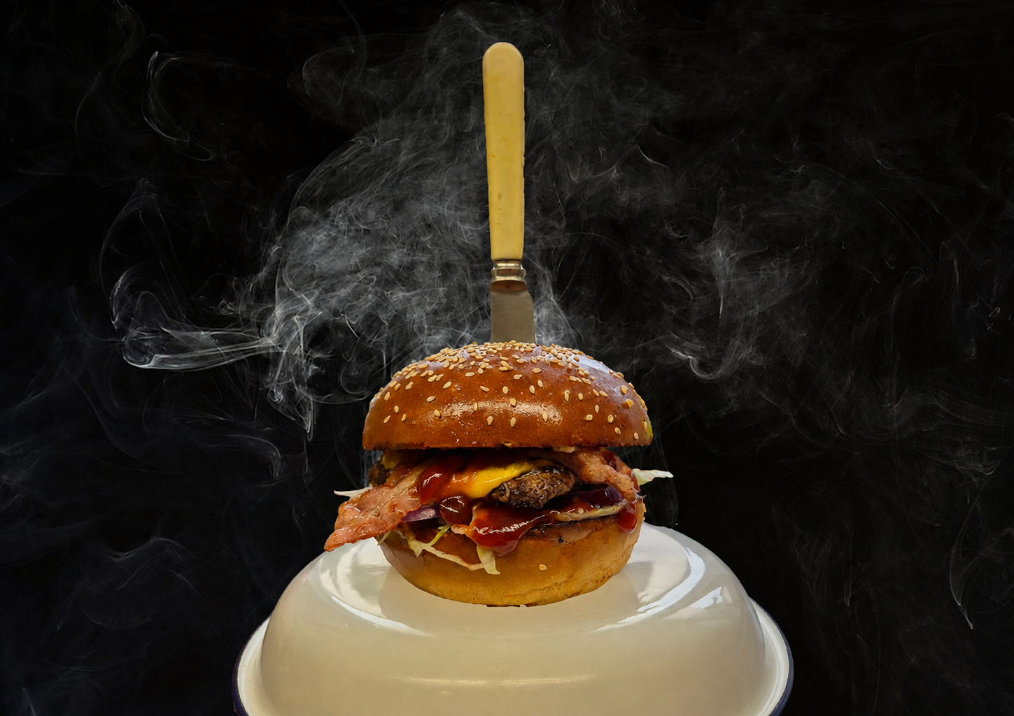 Spicy burger fotója az összetevők felsorolásával